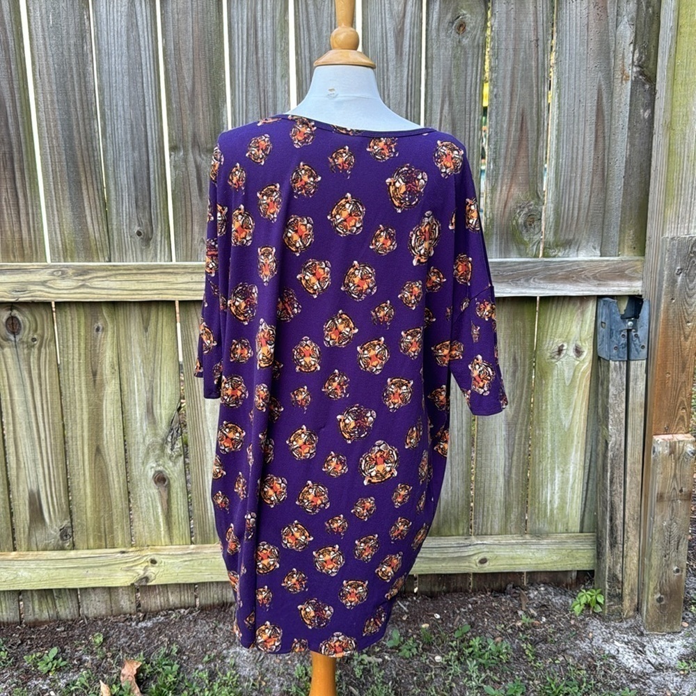 LulaRoe ‘Irma’ high-low top, size 2XL - Picture 3 of 4